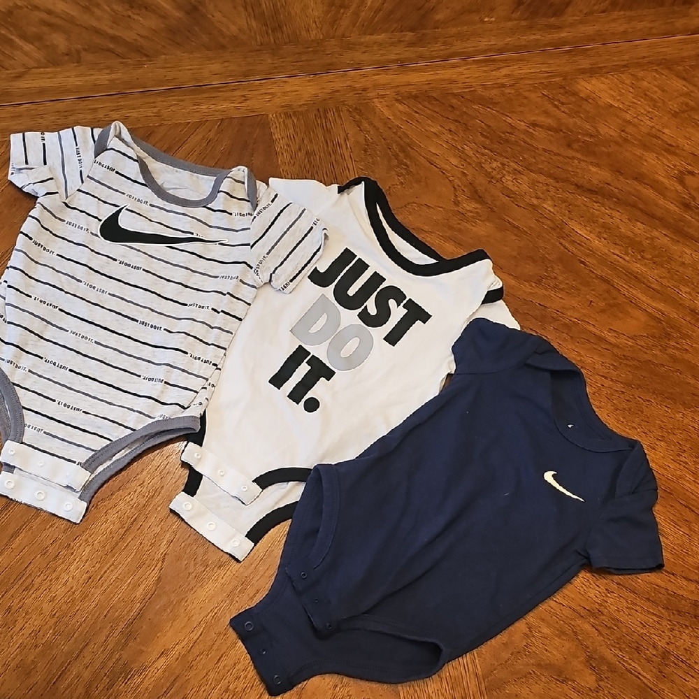 Nike Baby Onesies Set Striped 3 Piece Set Sz 6 Months T Shirts Never Worn Sport